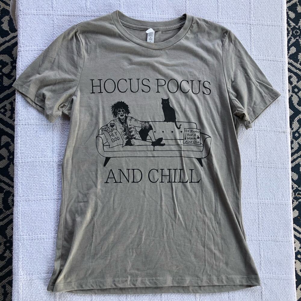 Hocus‎ Pocus and Chill Graphic T-shirt Women’s Size Small Halloween Binx Billy